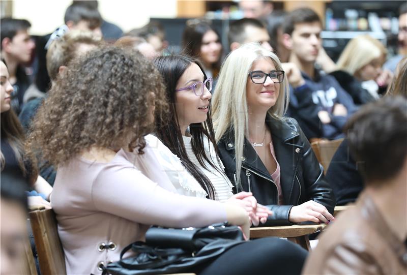 Broj srednjoškolaca porastao 0,3%