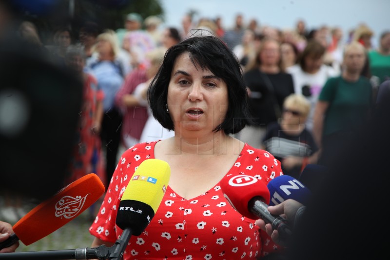 Paun: Članovi sindikata razmatraju ponudu od 12%