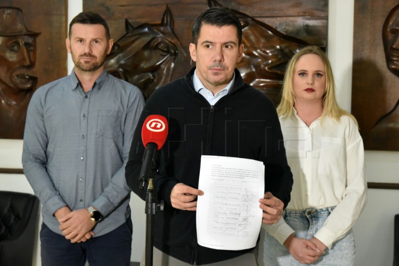 Oporba: Vlada baca svinjogojstvo na koljena