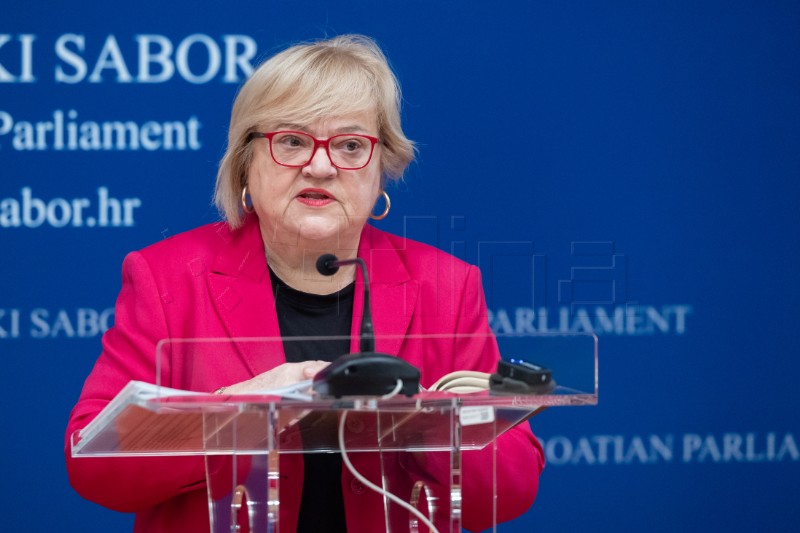 Mrak Taritaš : prikupila potpise za raspravu o Vatikanskim ugovorima