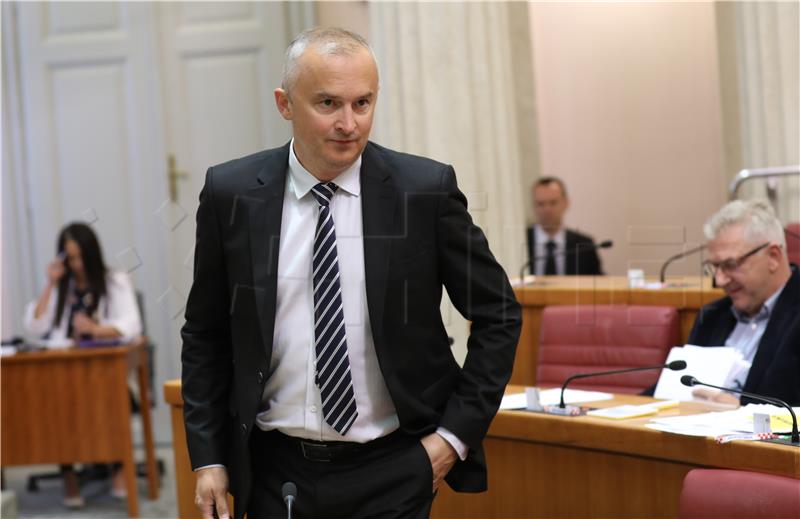 Osam zastupnika ni jednom nije sudjelovalo u jesenskim saborskim raspravama