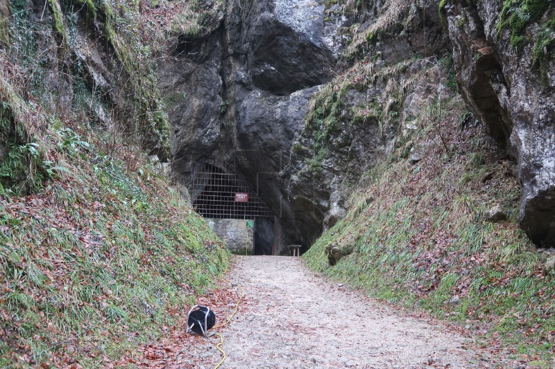 Izvlačenje petero ljudi iz Križne jame vjerojatno danas